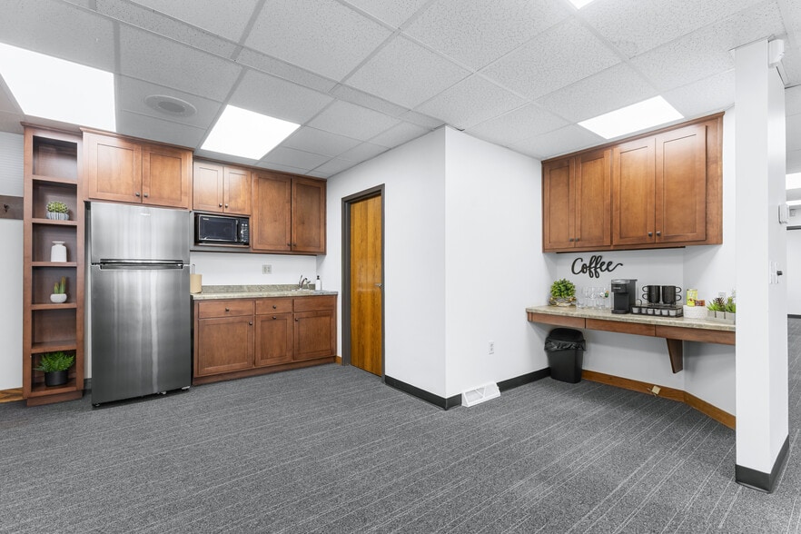 More Photos Of 277 N 9th St, De Pere Medical For Lease