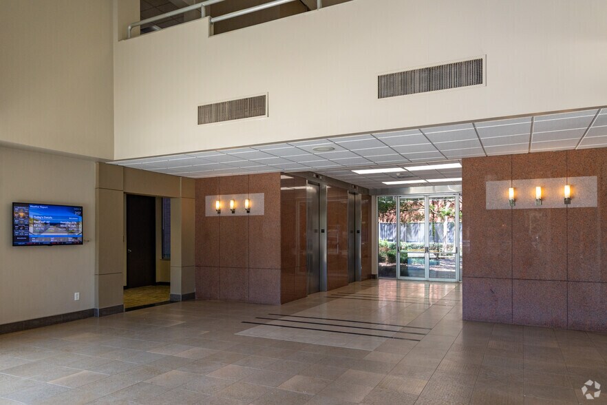 More Photos Of 650 N Sam Houston Pky E, Houston Medical For Lease