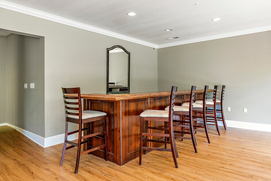 More Photos Of 240 E California St, Jacksonville Hotel For Sale