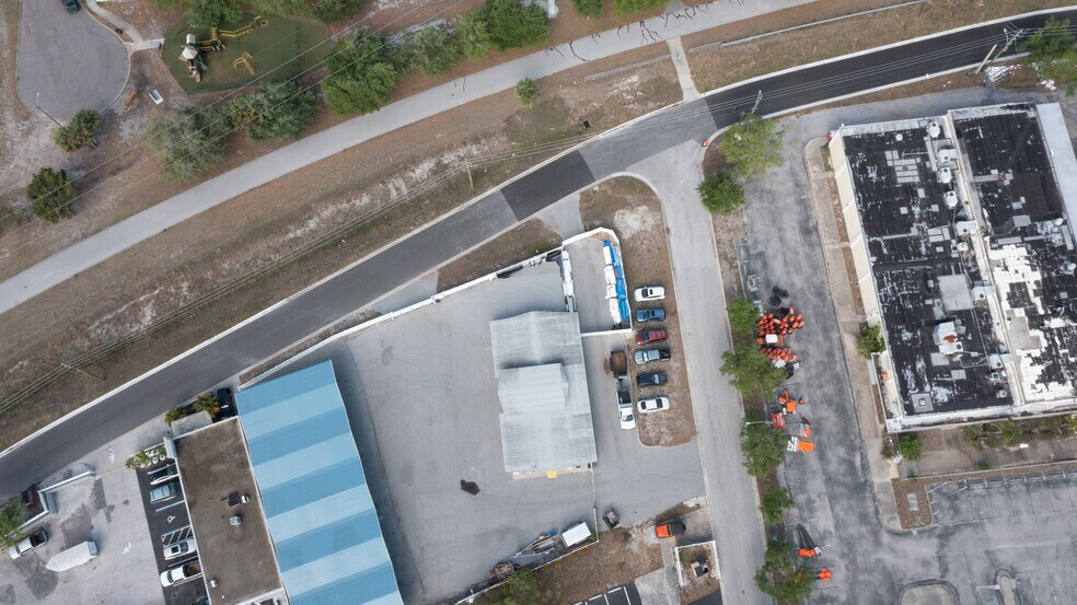 More Photos Of 7030 Burlington Ave N, Saint Petersburg Industrial For Lease