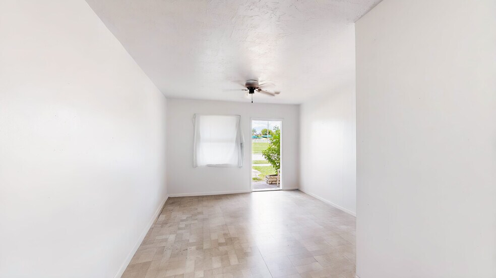 More Photos Of 1478 NW 2nd Ave, Florida City Multifamily For Sale