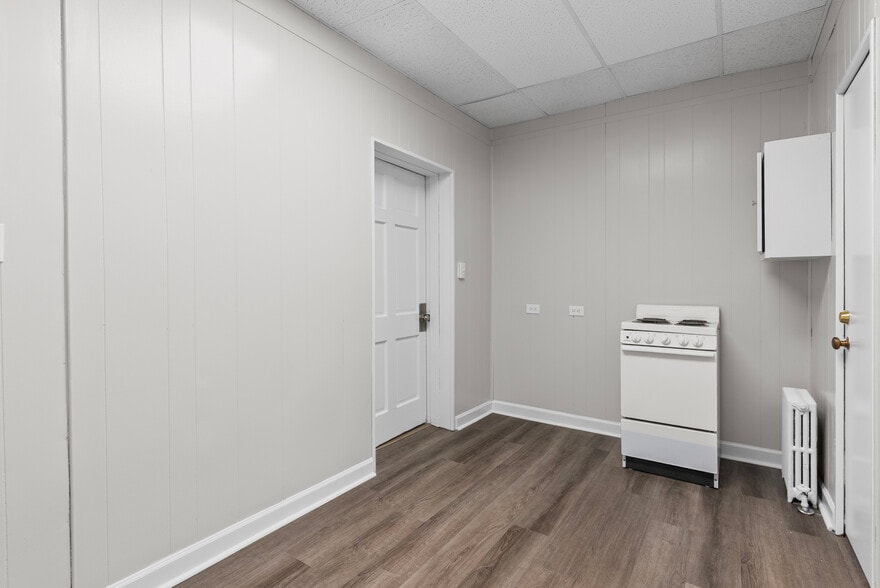 More Photos Of 525 7th St, Altavista Office For Sale