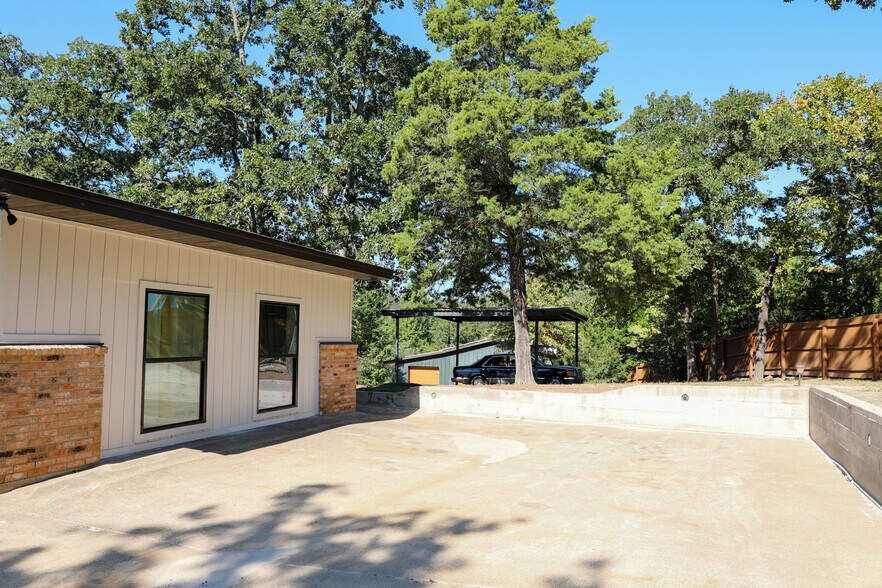 More Photos Of 6159 Crestview Dr, Athens Specialty For Sale