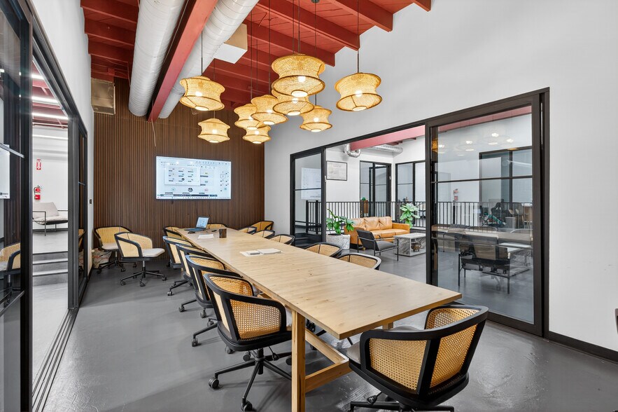 More Photos Of 7225 Fulton Ave, North Hollywood Warehouse For Lease