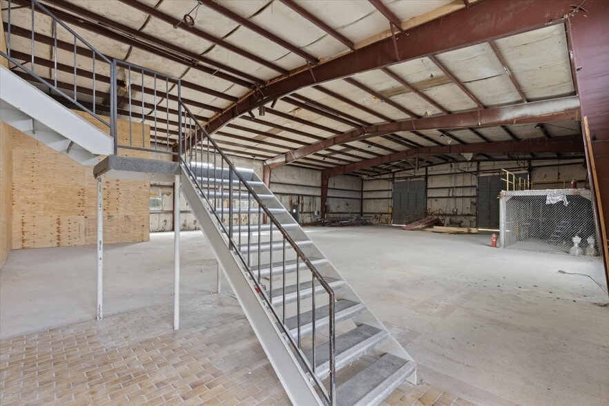 More Photos Of 4820 FM 2004 Rd, Hitchcock Warehouse For Sale