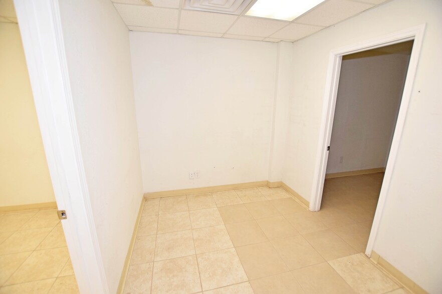 More Photos Of 305 E 57th St, Odessa Warehouse For Sale