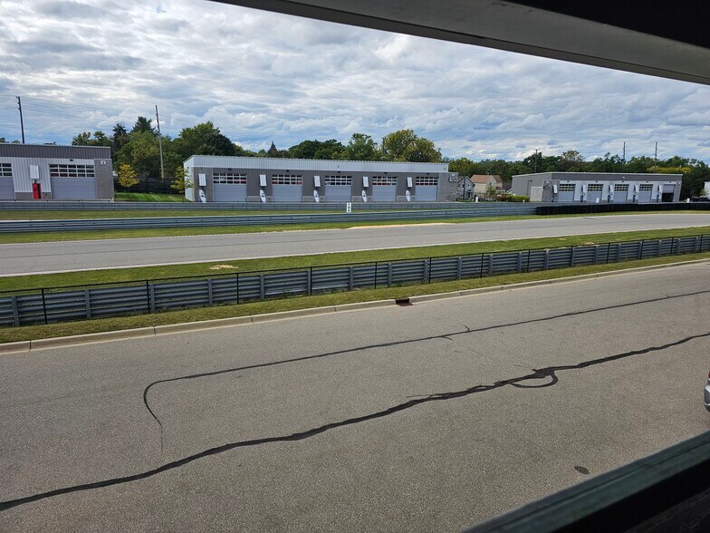 More Photos Of 62 W Speed Way, Pontiac Specialty For Sale