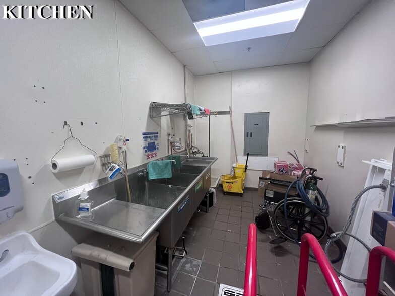 More Photos Of 5150 Journal Center Blvd NE, Albuquerque Hospital For Lease