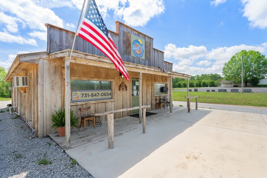 Primary Photo Of 2598 Tennessee Ave N, Parsons Storefront For Sale