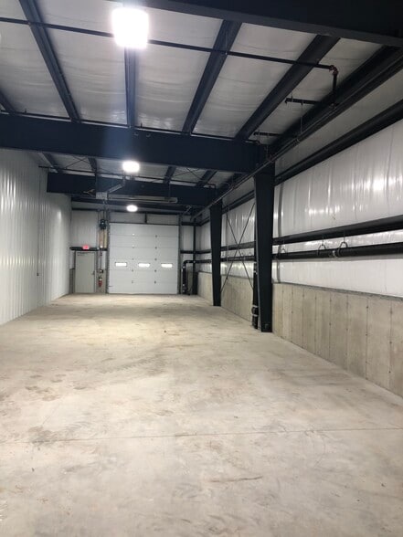 More Photos Of 2 Birch Rd, Middleton Warehouse For Lease