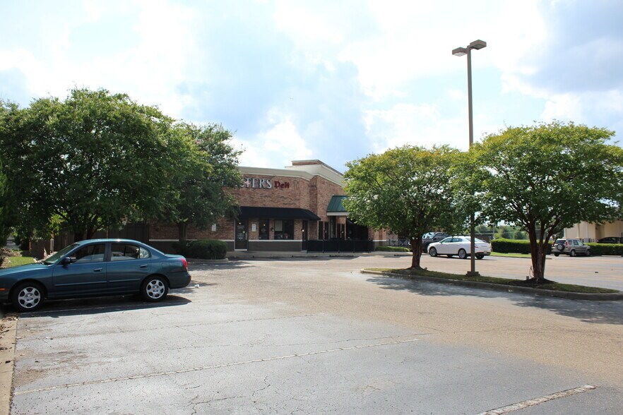 More Photos Of 1065 River Oaks Dr, Flowood Restaurant For Lease