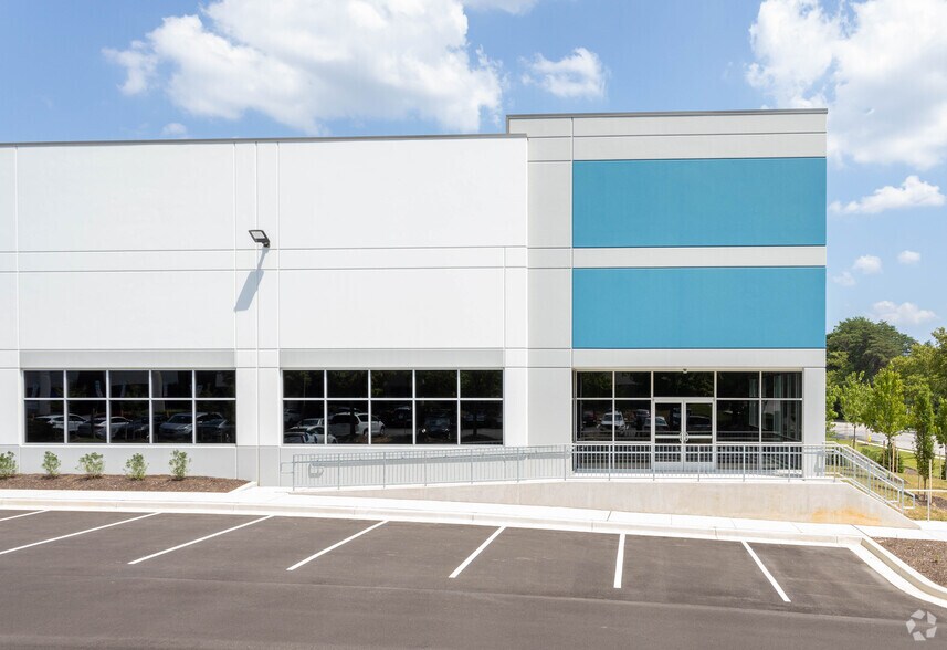 More Photos Of 852 International Dr, Linthicum Warehouse For Lease