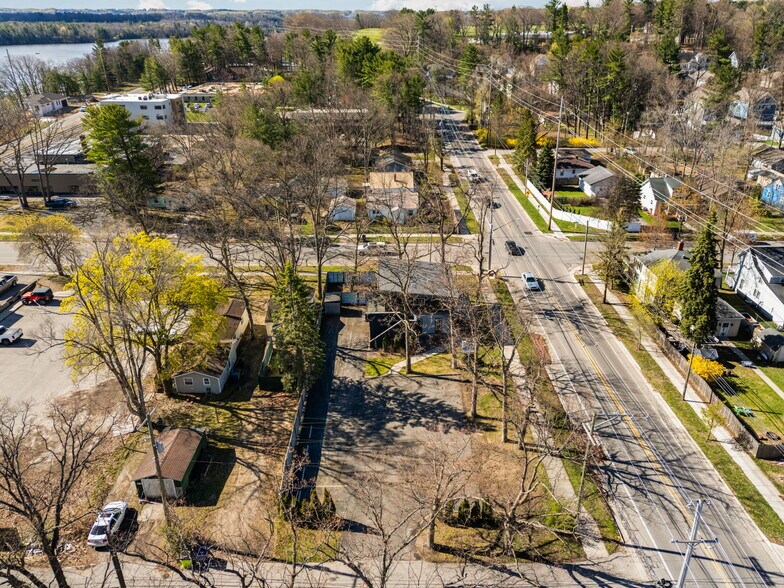 More Photos Of 1323 Cass St, Traverse City Flex For Sale