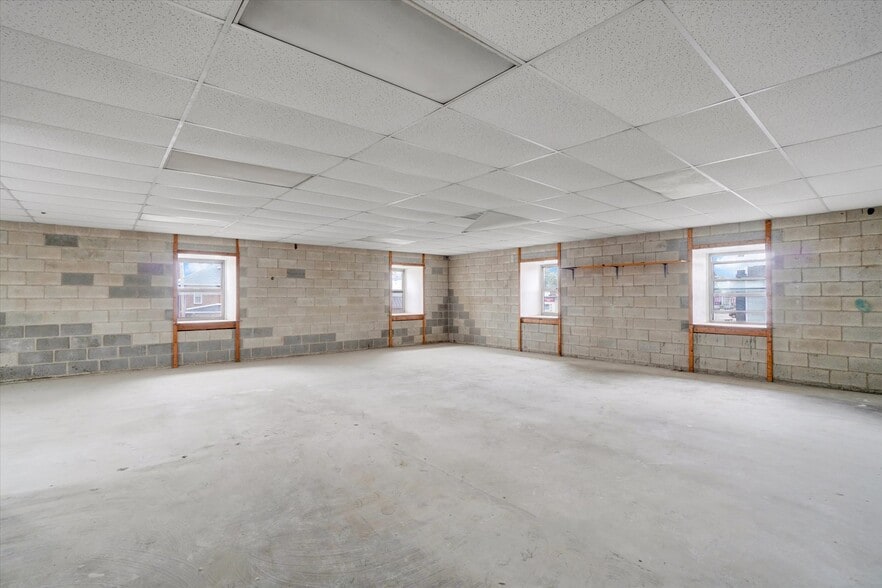 More Photos Of 1938 W Market St, York Freestanding For Sale