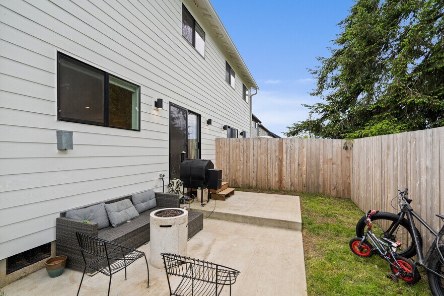 More Photos Of 1013 Peach Rd, Winlock Apartments For Sale