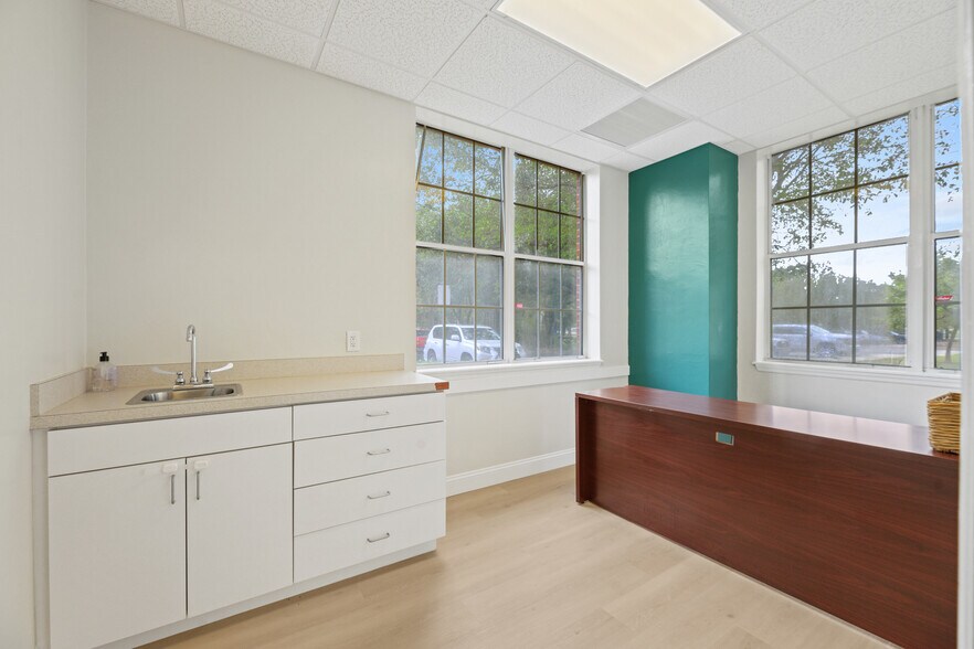 More Photos Of 3606 Maclay Blvd S, Tallahassee Medical For Lease