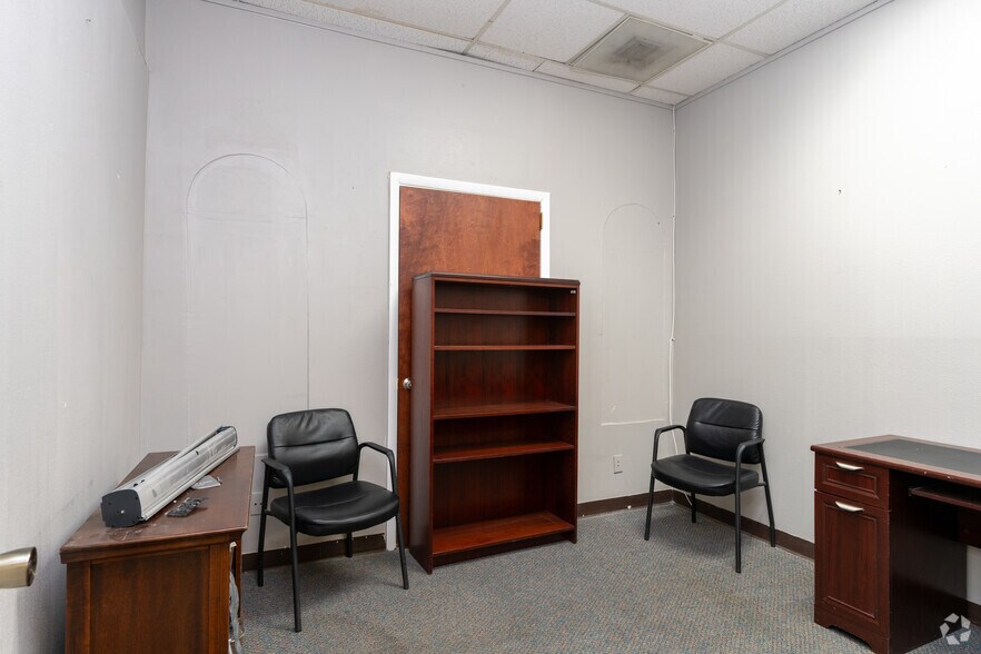 More Photos Of 6070 Gateway Blvd E, El Paso Office For Sale