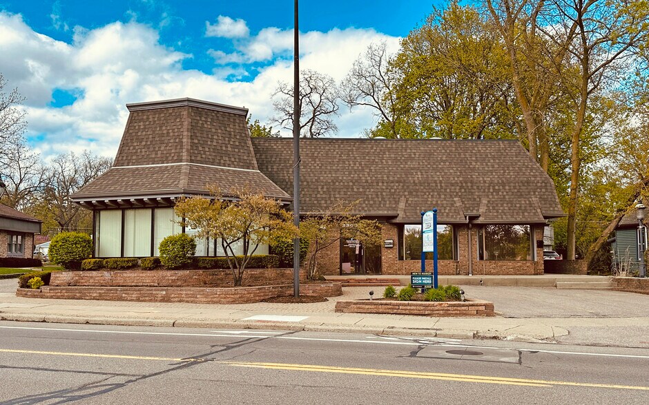 Primary Photo Of 33604 Grand River Ave, Farmington Office For Sale