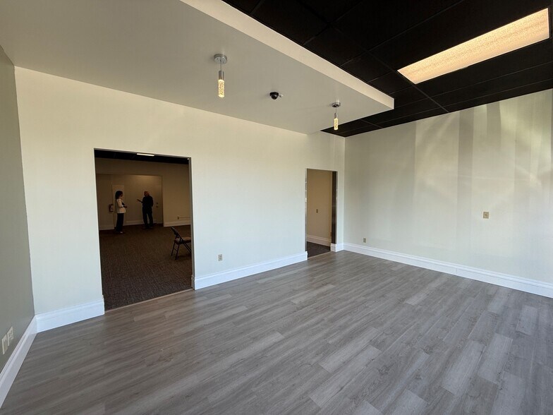 More Photos Of 3004-3016 NE Broadway St, Portland Unknown For Lease