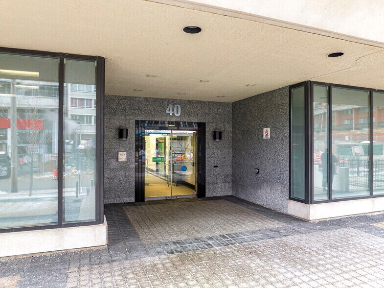 More Photos Of 40 Holly St, Toronto Office For Lease