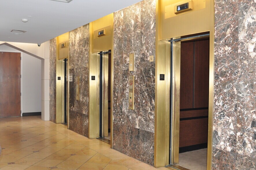 More Photos Of 1110 Montlimar Dr, Mobile Office For Lease