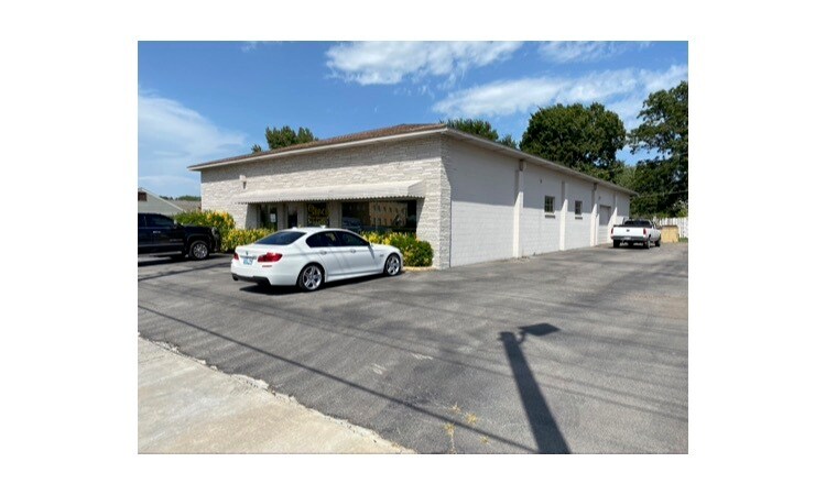 Primary Photo Of 925 S Yale Ave, Tulsa Auto Dealership For Sale