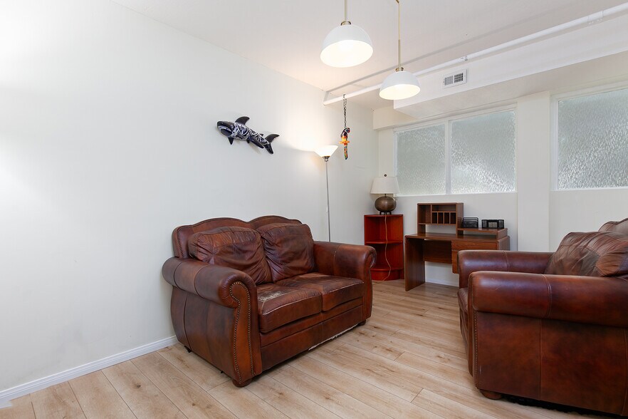 More Photos Of 1940 Garnet Ave, San Diego Medical For Sale