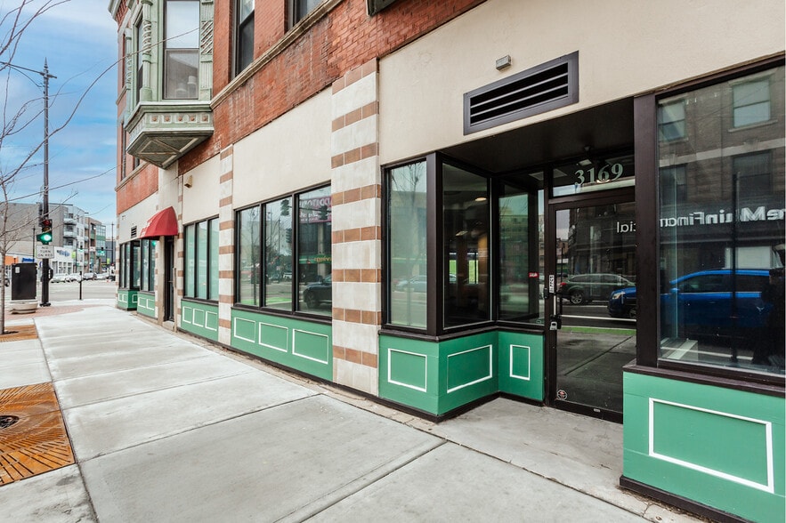 More Photos Of 1547-1549 W Belmont Ave, Chicago Unknown For Lease