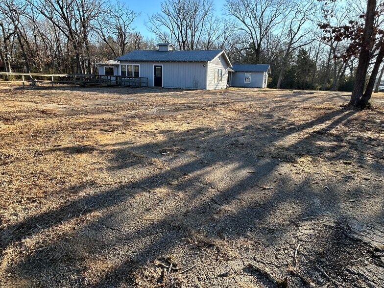 More Photos Of 2003 E US Highway 84, Palestine Office For Sale