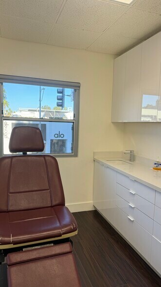 More Photos Of 375 N Canon Dr, Beverly Hills Healthcare For Lease