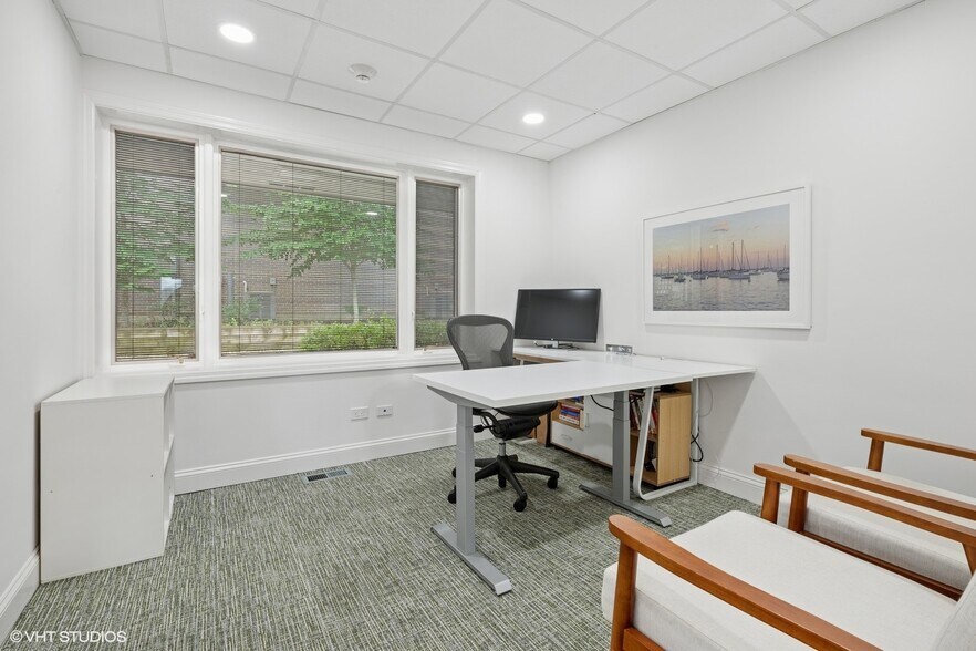 More Photos Of 915 N Milwaukee Ave, Libertyville Office For Lease