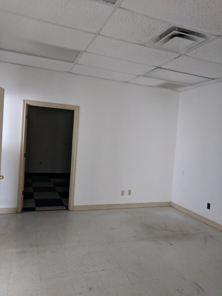 More Photos Of 650 Canion St, Austin Warehouse For Lease