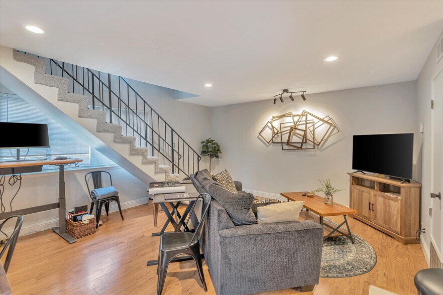 More Photos Of 331 Poe St, Palo Alto Apartments For Sale