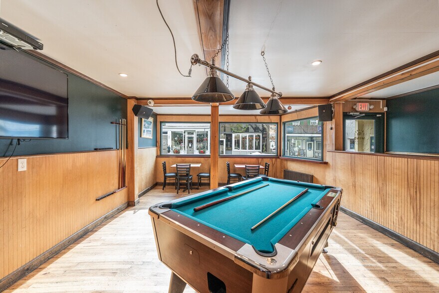 More Photos Of 30-32 Front St, Greenport Storefront Retail Residential For Sale