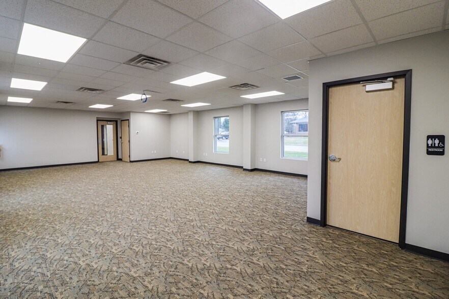 More Photos Of 2120 S Ridge Rd, Green Bay Office For Lease