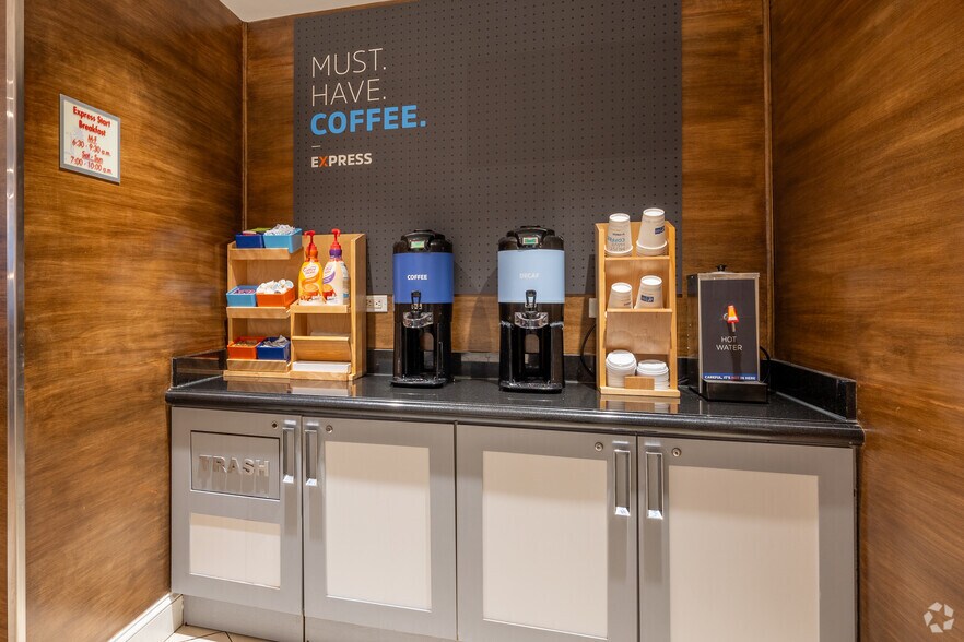 More Photos Of 640 N Wabash Ave, Chicago Hotel For Sale