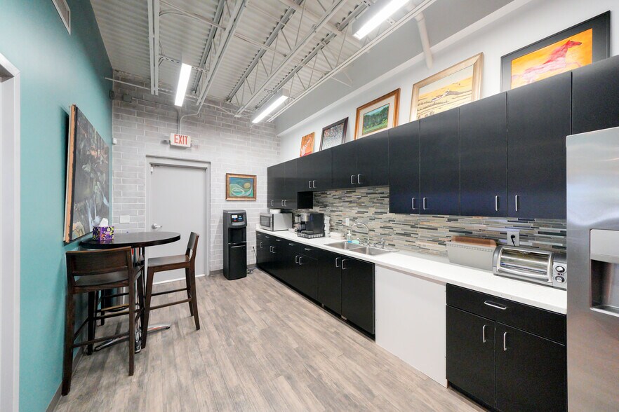 More Photos Of 4534 Old Pineville Rd, Charlotte Office For Lease