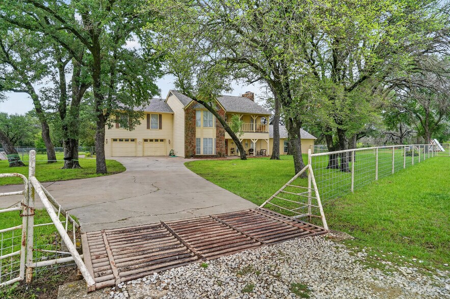 More Photos Of 14145 US-281, Santo Specialty For Sale