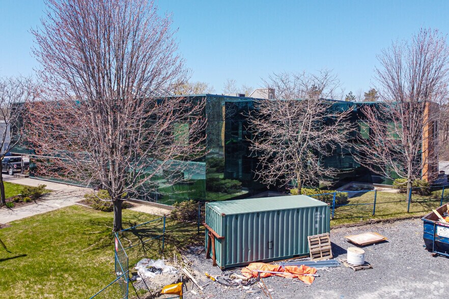 More Photos Of 15 Fitzgerald Rd, Ottawa Office For Lease