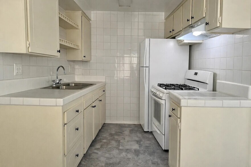 More Photos Of 4047 W 136th St, Hawthorne Apartments For Sale