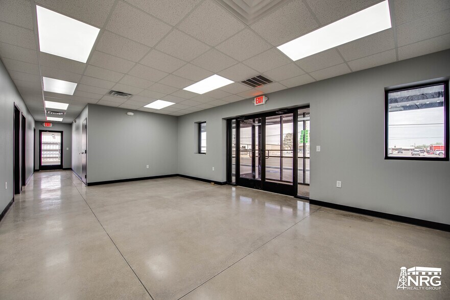 More Photos Of 1602 S Midkiff Rd, Midland Warehouse For Lease