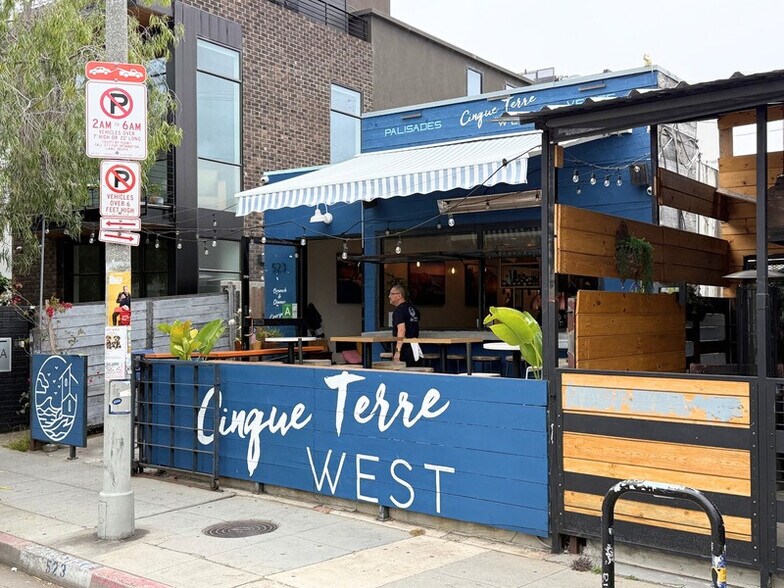 Primary Photo Of 523 Rose Ave, Venice Restaurant For Lease