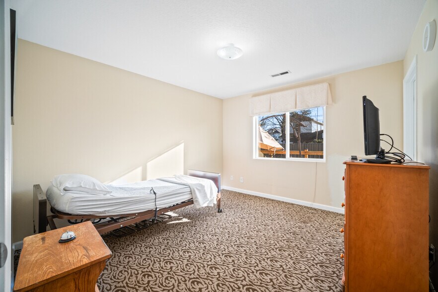 More Photos Of 3552 SE 65th Ave, Portland Skilled Nursing Facility For Sale