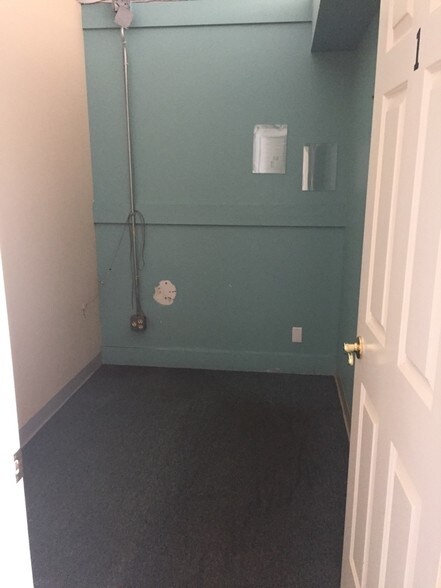 More Photos Of 3205-3221 S Madison St, Muncie Storefront For Lease