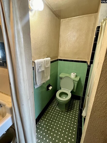 More Photos Of 5810 N Main St, Columbia Hotel For Sale