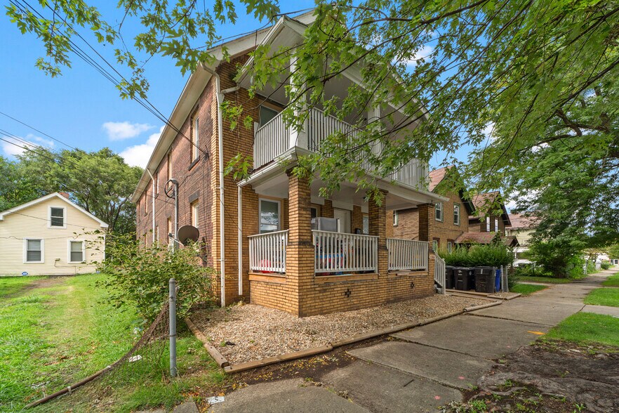 More Photos Of 1386 E 43rd St, Cleveland Specialty For Sale
