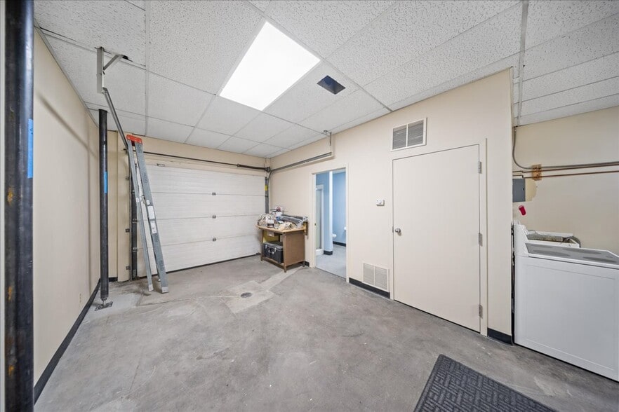 More Photos Of 808 E 10th St, Kansas City Flex For Sale