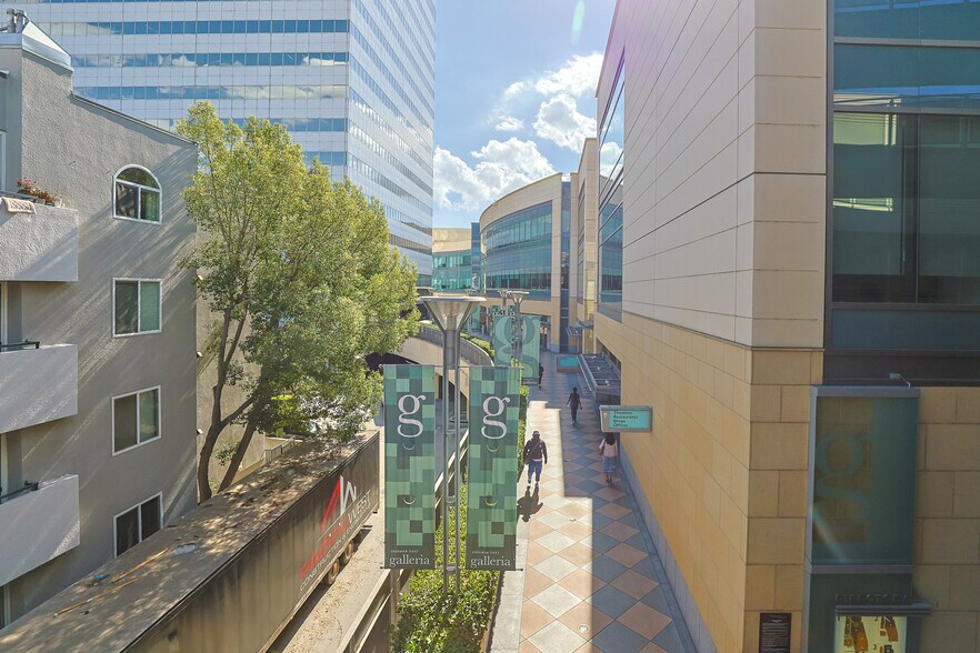 More Photos Of 15301 Ventura Blvd, Sherman Oaks Unknown For Lease