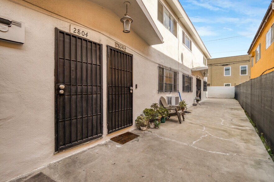 More Photos Of 2806 S Norton Ave, Los Angeles Multifamily For Sale