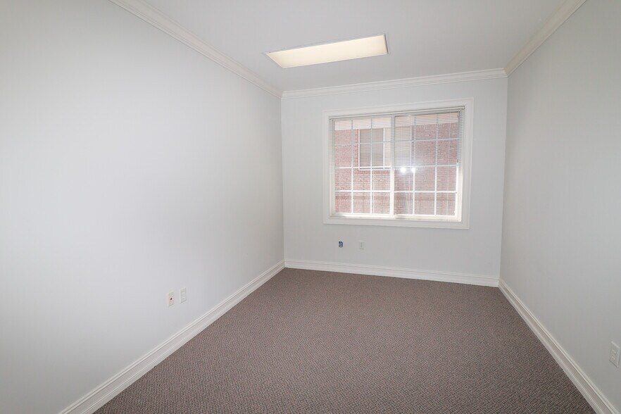 More Photos Of 3225 Shallowford Rd, Marietta Office For Lease